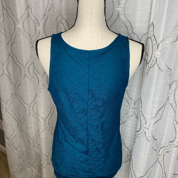 Loft Turquoise Lace Shell. - Picture 2 of 3